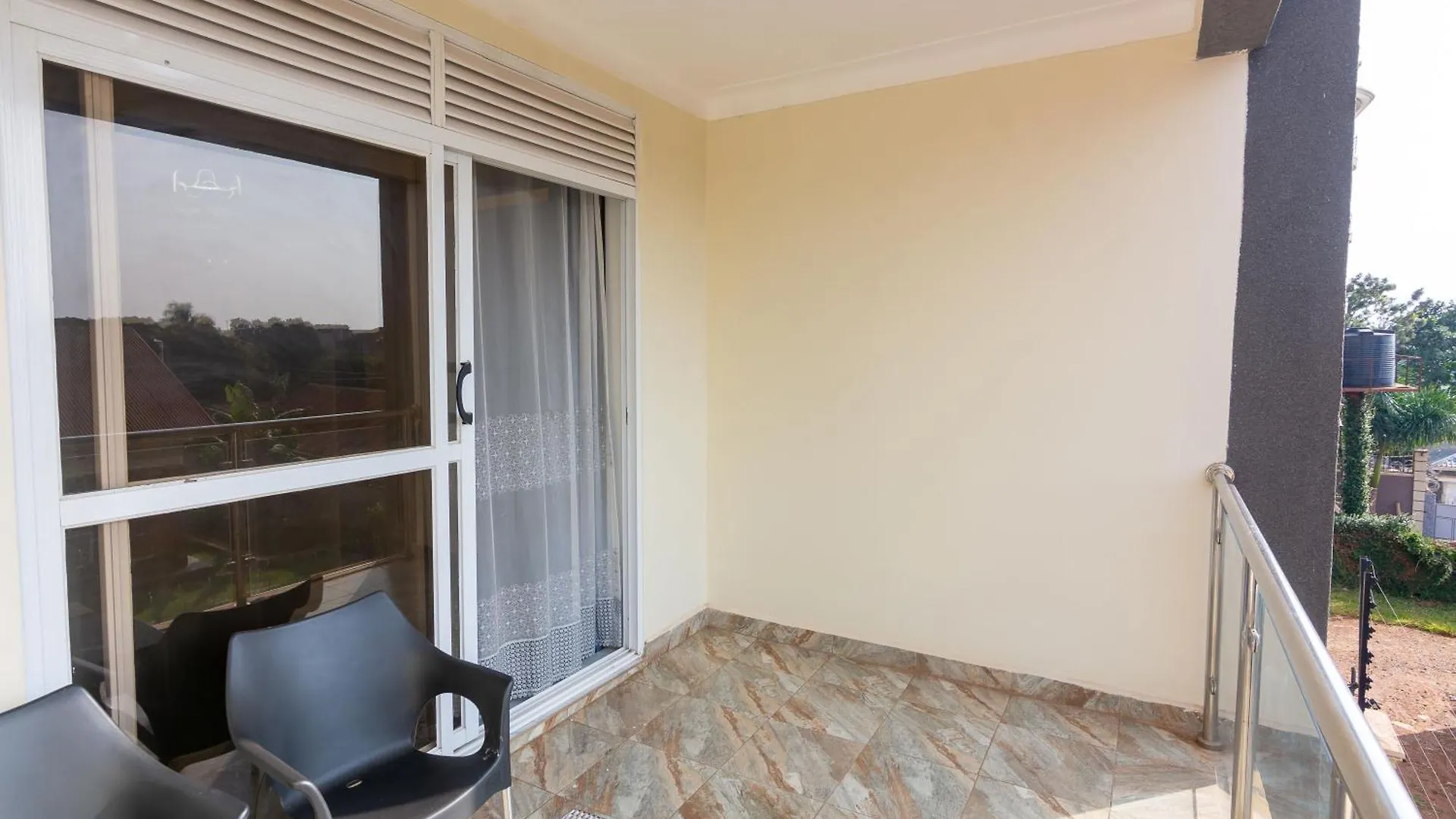 Lägenhet Revamphomes Kampala